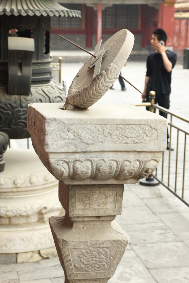 photo,material,free,landscape,picture,stock photo,Creative Commons,The sundial of the old palace, Seraglio, stone statue, The empress, Authority