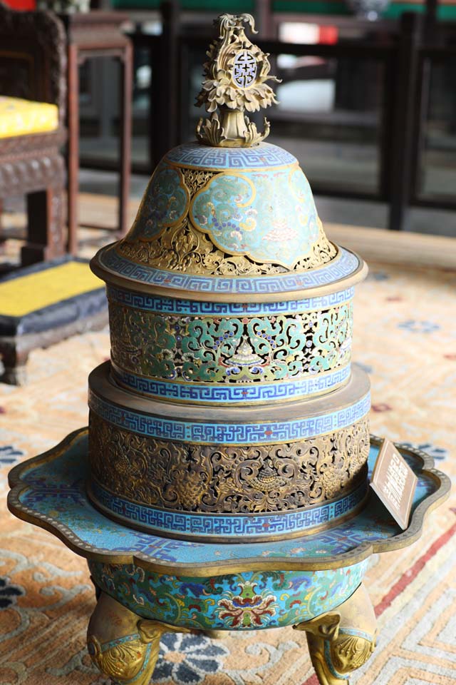 photo,material,free,landscape,picture,stock photo,Creative Commons,The incense lamp of the old palace, An arabesque design, thunder crest, Bronze, Decoration