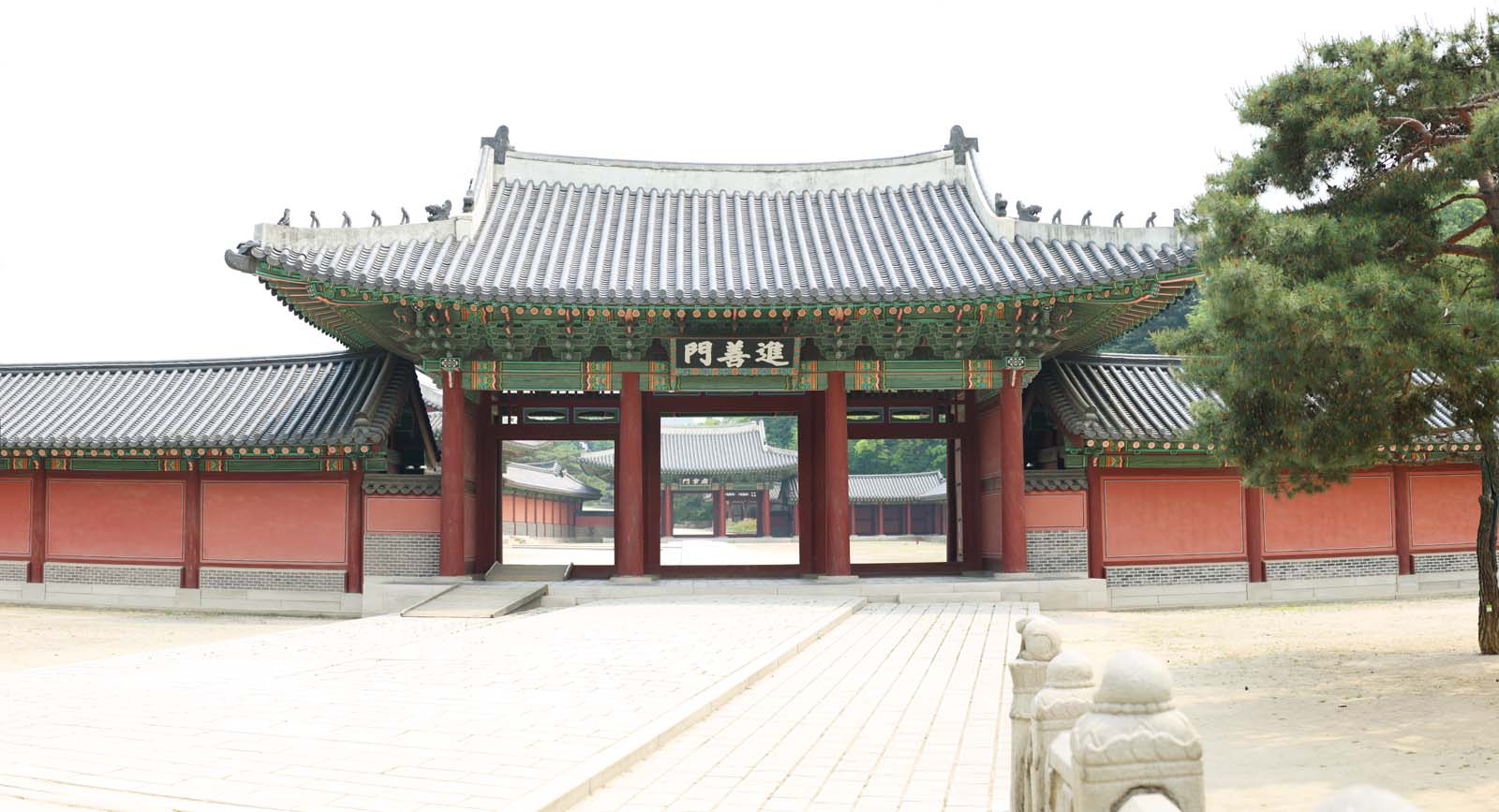 photo,material,free,landscape,picture,stock photo,Creative Commons,Jinseonmun Gate, The Imperial Court architecture, I am painted in red, An imperial villa, world heritage