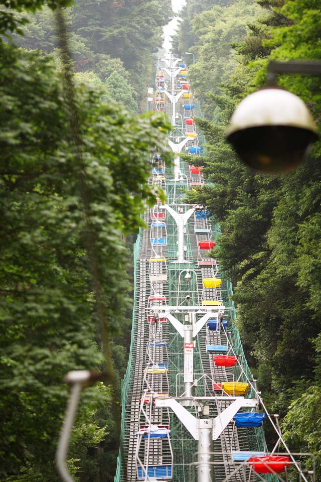 photo,material,free,landscape,picture,stock photo,Creative Commons,An echo lift of Mt. Takao, lift, Sightseeing, Mountain climbing, Hiking