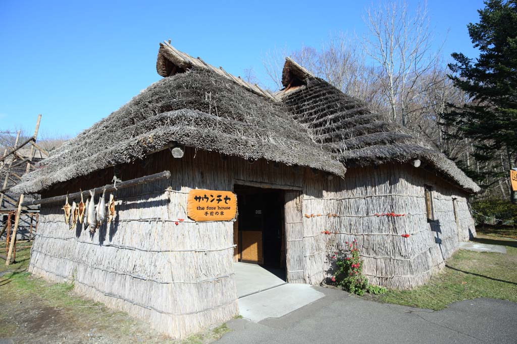Foto, materiell, befreit, Landschaft, Bild, hat Foto auf Lager,Saun Chise, Ainu, Traditionsarchitektur, Dachstroh, Dach