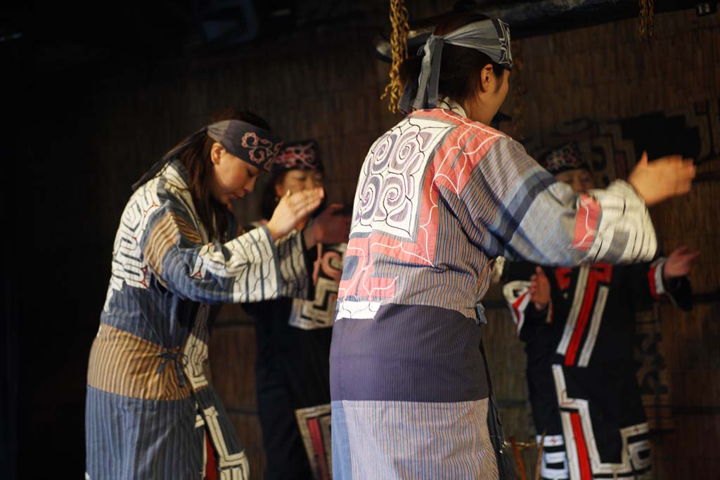 photo,material,free,landscape,picture,stock photo,Creative Commons,The traditional dancing of Ainu, dance, Folk costume, Embroidery, Ainu