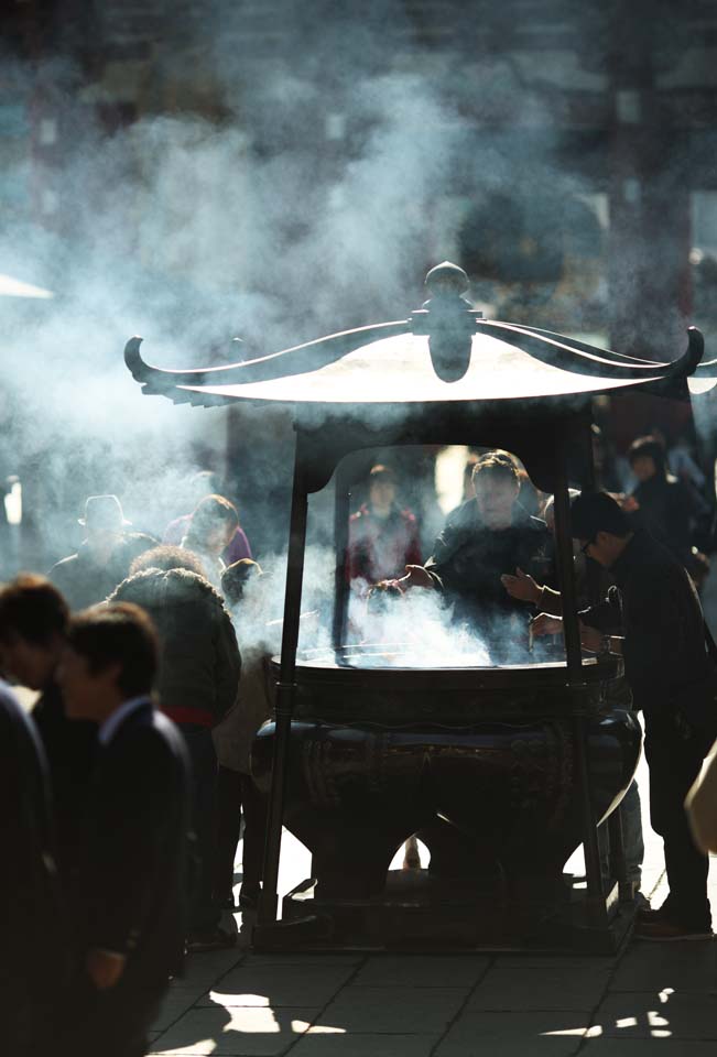 photo,material,free,landscape,picture,stock photo,Creative Commons,Senso-ji Temple incense holder, Buddhism, Senso-ji Temple, Asakusa, An incense stick