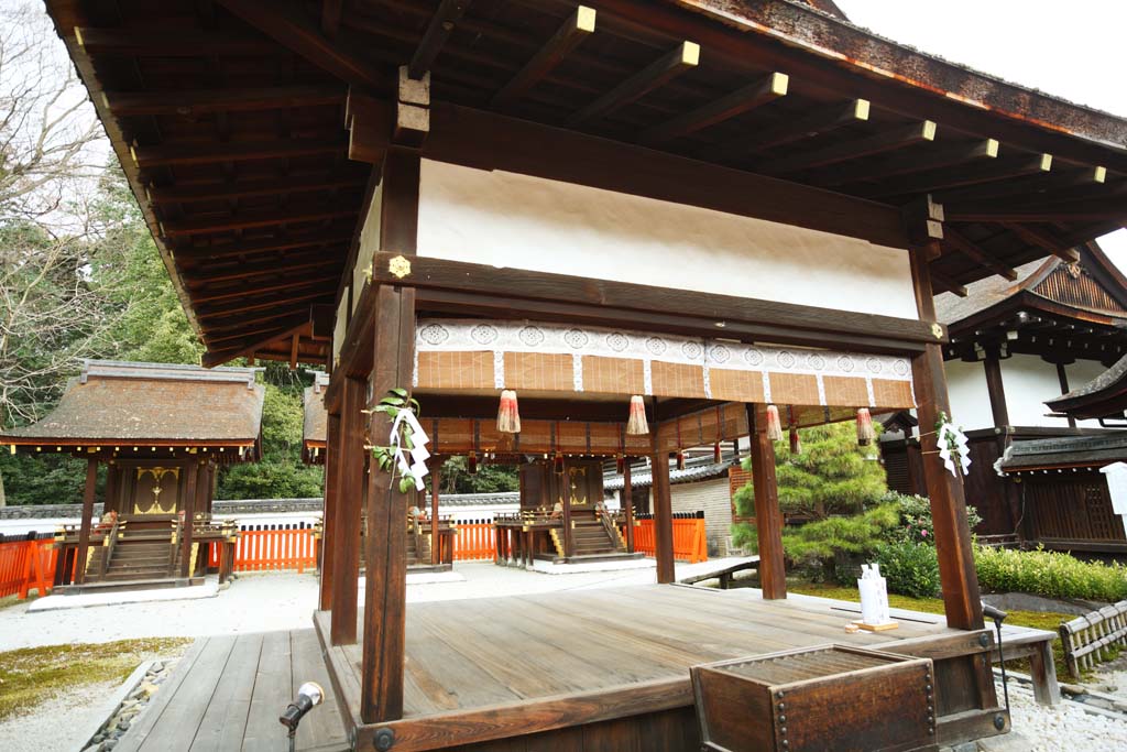 photo,material,free,landscape,picture,stock photo,Creative Commons,Shimogamo Shrine company Mitsui Corporation, An offertory box, wooden building, red pair of stone guardian dogs, Metal fittings of the money