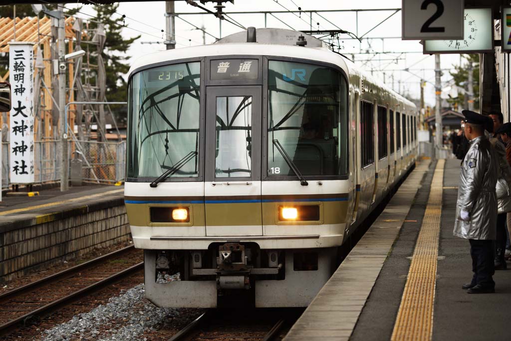 photo,material,free,landscape,picture,stock photo,Creative Commons,JR Sakurai Line, railroad, train, Local train, 221 system train