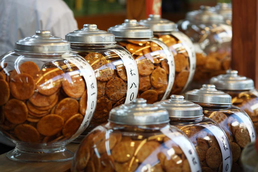 photo,material,free,landscape,picture,stock photo,Creative Commons,A rice cracker, Rice, glass pot, cake, I am delicious