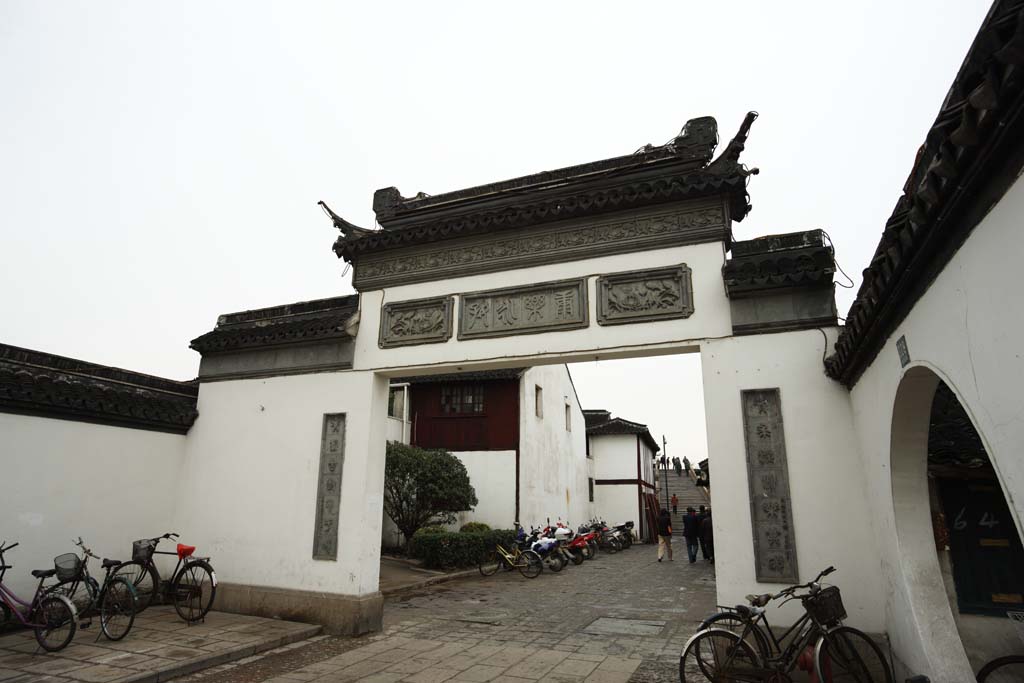 photo,material,free,landscape,picture,stock photo,Creative Commons,The Zhujiajiao gate, white wall, Chinese style, sculpture, The history