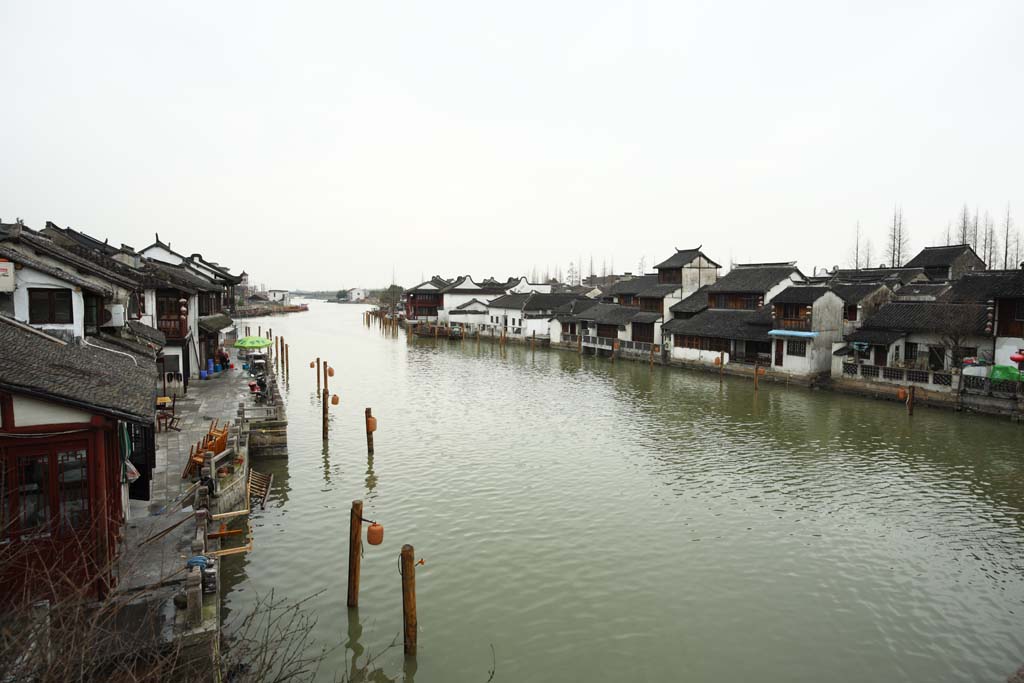 Foto, materiell, befreit, Landschaft, Bild, hat Foto auf Lager,Zhujiajiao-Kanal, weie Mauer, Kanal, Ich werde in roten gemalt, Ziegel