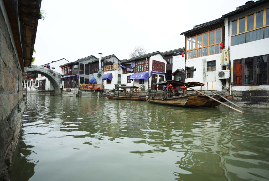 photo, la matire, libre, amnage, dcrivez, photo de la rserve,Canal Zhujiajiao, voie navigable, La surface de l'eau, bateau de bateau de pche main-travaill, touriste