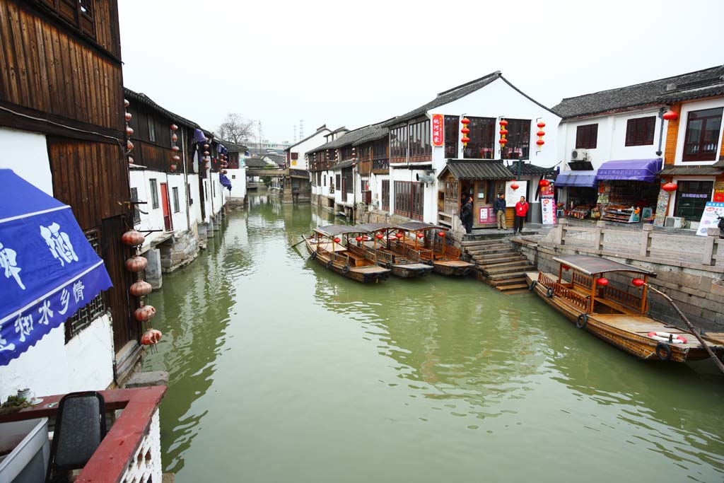 Foto, materiell, befreit, Landschaft, Bild, hat Foto auf Lager,Zhujiajiao-Kanal, Wasserstrae, Die Oberflche des Wassers, Hand-bedientes fischendes Bootsschiff, Tourist