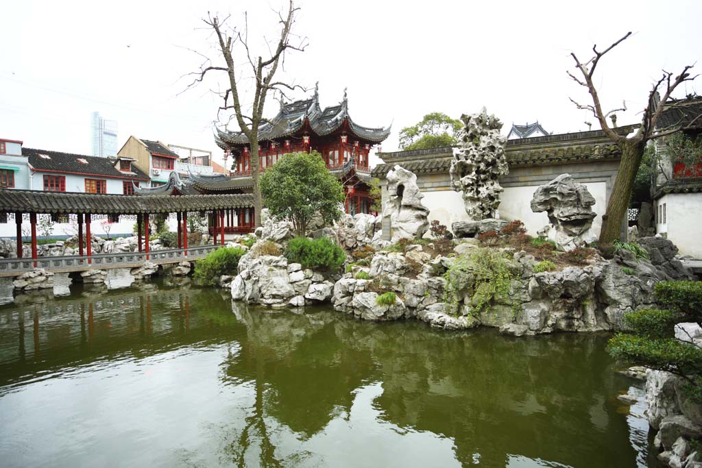 Foto, materiell, befreit, Landschaft, Bild, hat Foto auf Lager,Yuyuan-Garten, Joss Hausgarten, bedachter Durchgang, der Gebude in Verbindung bringt, Chinesischer Essensstil, Teich