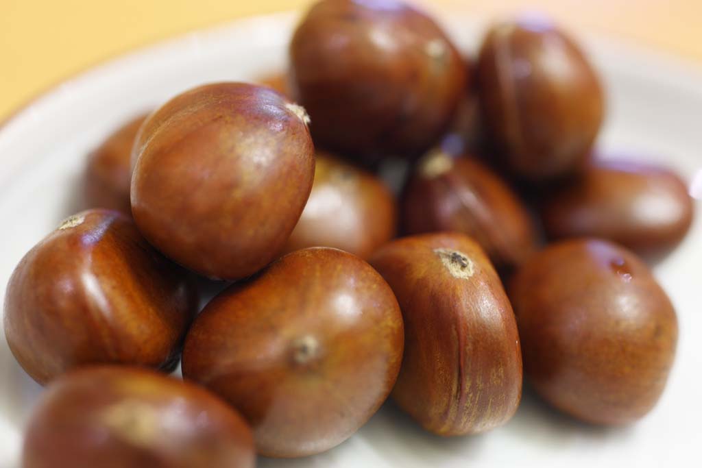 photo,material,free,landscape,picture,stock photo,Creative Commons,A sweet broiled chestnut, snack, chestnut, nut, It is sweet