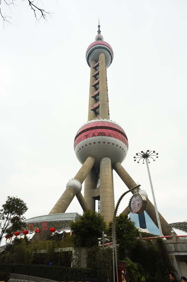 photo,material,free,landscape,picture,stock photo,Creative Commons,Watch east light ball train; a tower, An electric wave tower, sightseeing spot, An oriental pearl tower, An outside rough sea