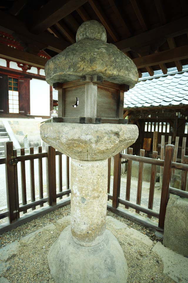 photo,material,free,landscape,picture,stock photo,Creative Commons,The Taima temple Japanese oldest stone lantern basket, Chaitya, stone garden lantern, Princess lieutenant general legend, stone lantern