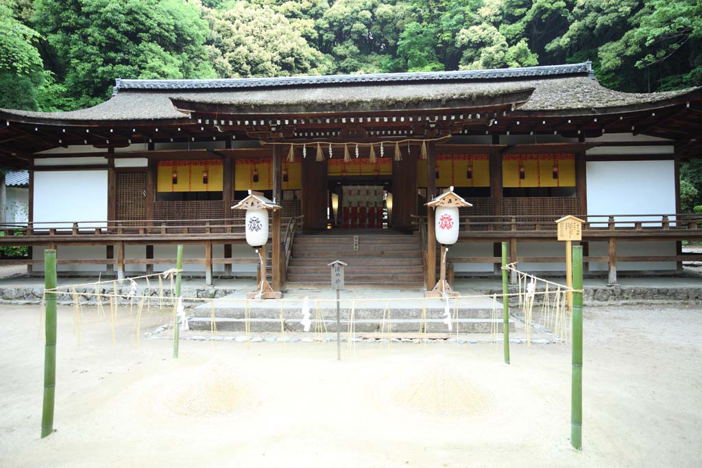 Foto, materieel, vrij, landschap, schilderstuk, bevoorraden foto,Het is een Shinto heiligdom voorkant heiligdom in Uji, Veeg zand, Shinto, Ceremonieel sandpile, Geest-behuizing object