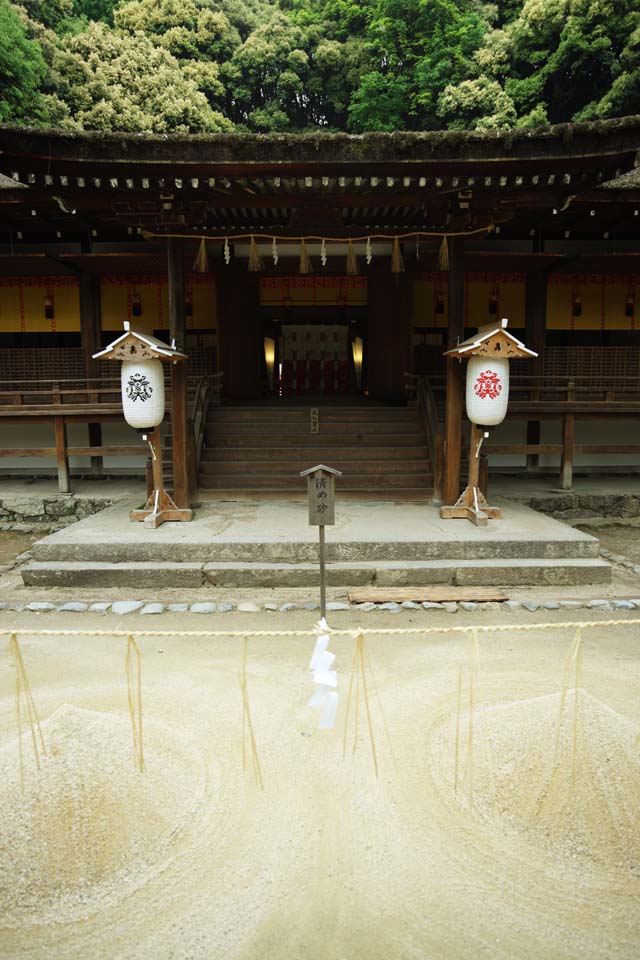 Foto, materieel, vrij, landschap, schilderstuk, bevoorraden foto,Het is een Shinto heiligdom voorkant heiligdom in Uji, Veeg zand, Shinto, Ceremonieel sandpile, Geest-behuizing object