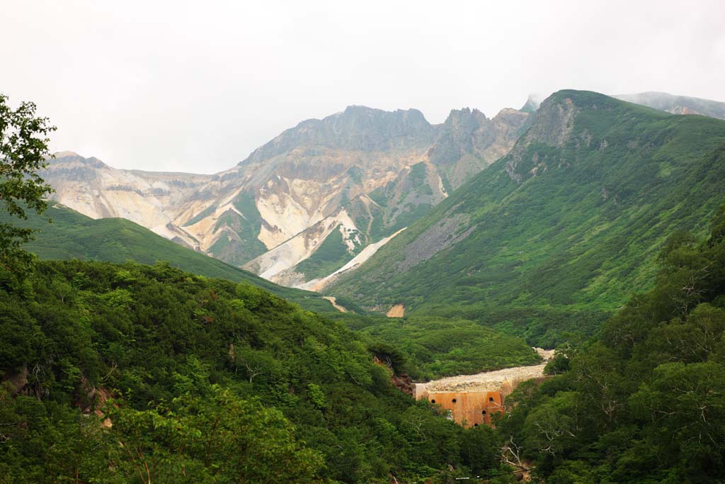 photo,material,free,landscape,picture,stock photo,Creative Commons,Mt. Tokachi-dake, The mountaintop, ridgeline, Bave rock, volcano