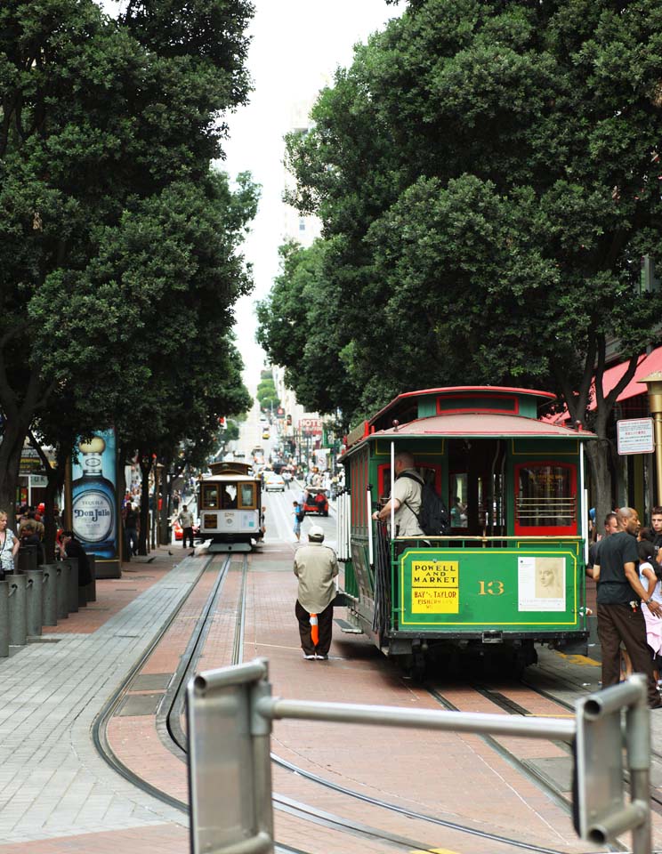 photo,material,free,landscape,picture,stock photo,Creative Commons,A cable car, Sightseeing, cable car, roadside tree, brick