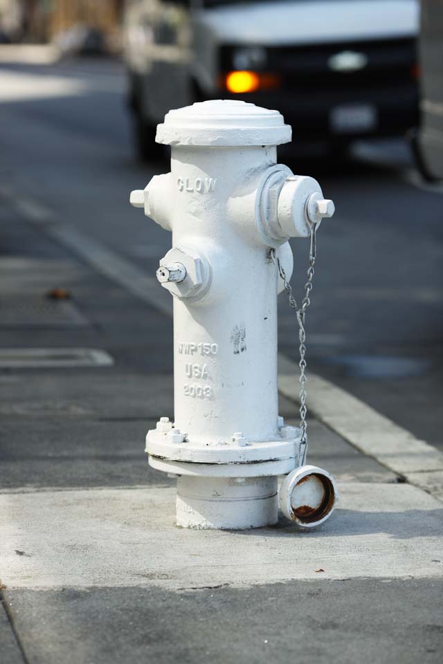 photo,material,free,landscape,picture,stock photo,Creative Commons,A fire hydrant, Firefighting, fire hydrant, chain, road