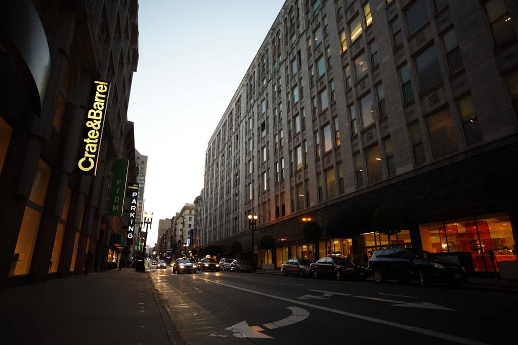 photo,material,free,landscape,picture,stock photo,Creative Commons,San Francisco of the dusk, At dark, car, building, Row of houses along a city street