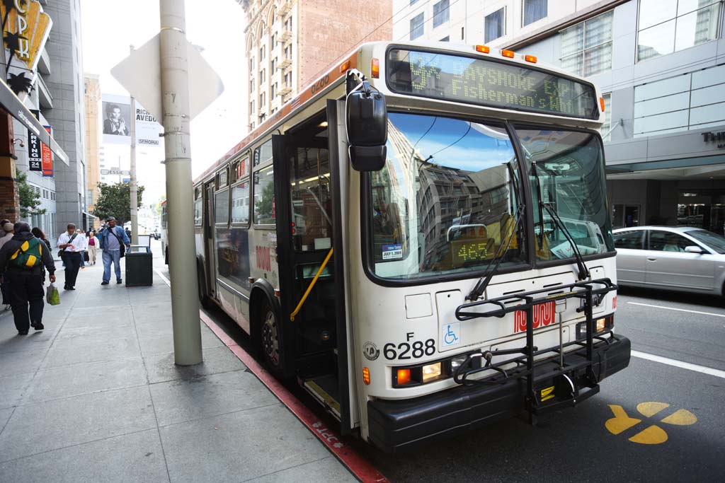 photo,material,free,landscape,picture,stock photo,Creative Commons,A bus, muni, Public transport, Fisherman's Wharf, windshield