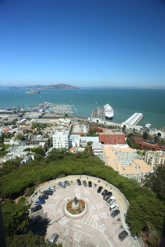 photo,material,free,landscape,picture,stock photo,Creative Commons,The sea of San Francisco, port, Alcatraz Island, ship, residential area