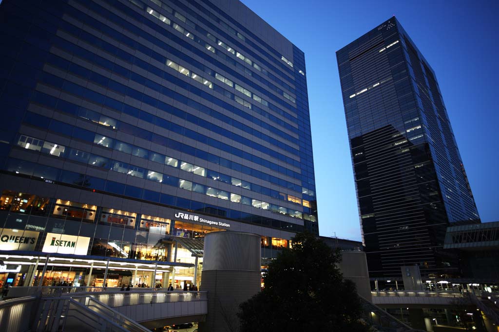 Foto, materiell, befreit, Landschaft, Bild, hat Foto auf Lager,Shinagawa-Station, Hochhaus, Ein Brogebude, Nachtsicht, Bei Dunkelheit