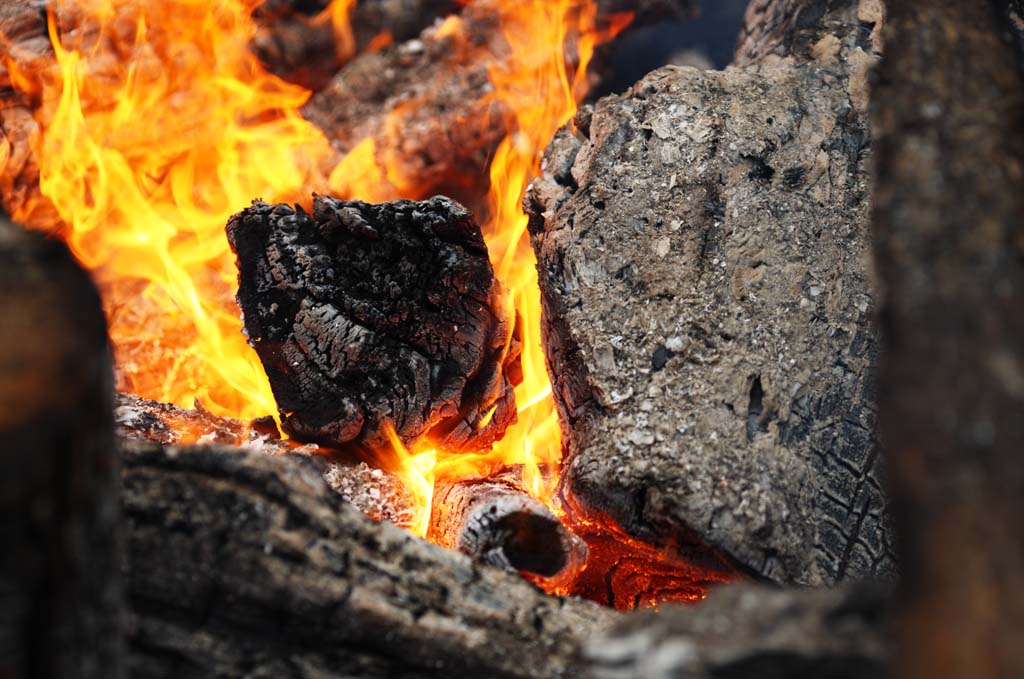 Foto, materiell, befreit, Landschaft, Bild, hat Foto auf Lager,Ishigami bedeutender Schrein Feuer im Freien, Die japanische Chronik von Japan, Das heilige Feuer, Ein Feuer im Freien, 