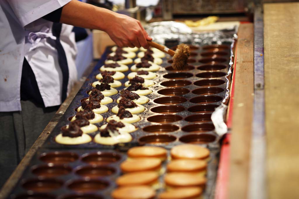 photo,material,free,landscape,picture,stock photo,Creative Commons,The stand of the Japanese muffin containing bean jam served hot, branch, cake, fried model, Bean jam