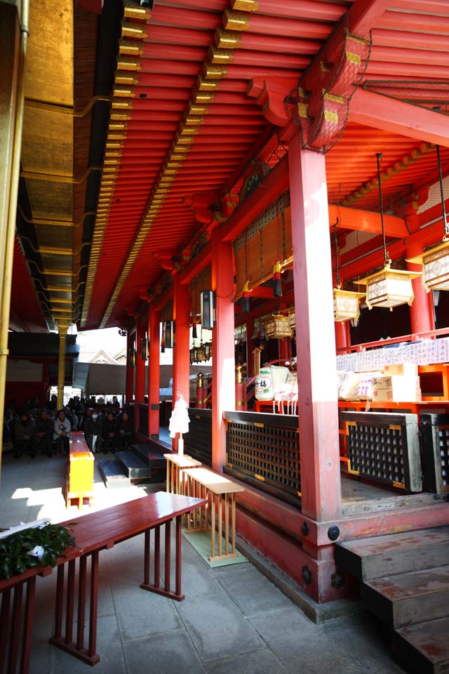 photo,material,free,landscape,picture,stock photo,Creative Commons,Fushimi-Inari Taisha Shrine main shrine, garden lantern, I am painted in red, Money, fox