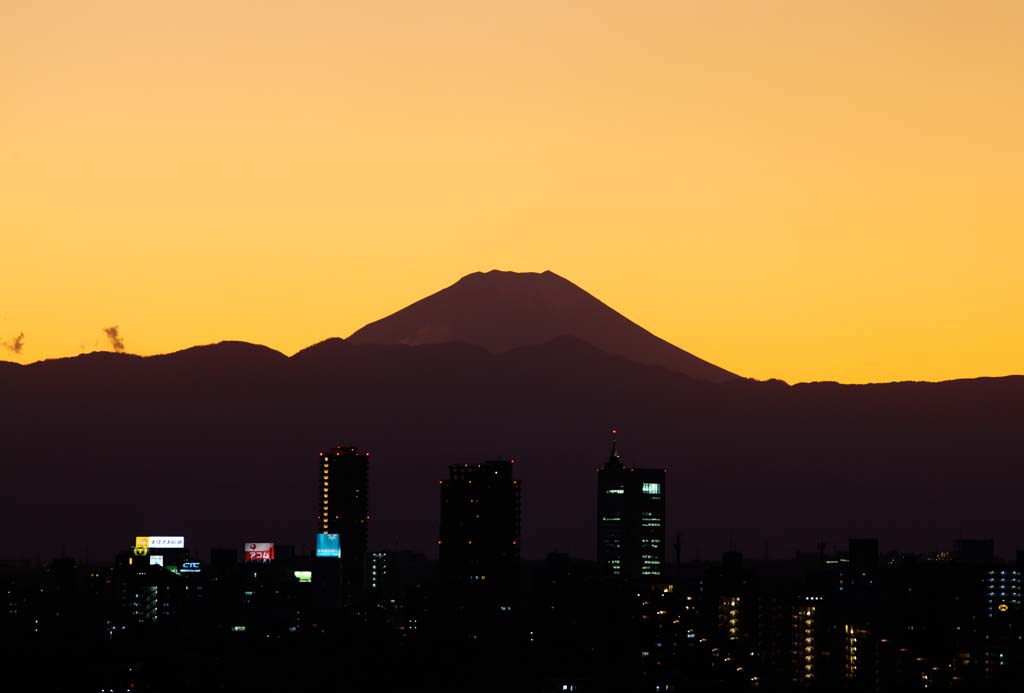 fotografia, materiale, libero il panorama, dipinga, fotografia di scorta,Mt. Fuji del crepuscolo, Mt. Fuji, costruendo, linea leggera, montagna