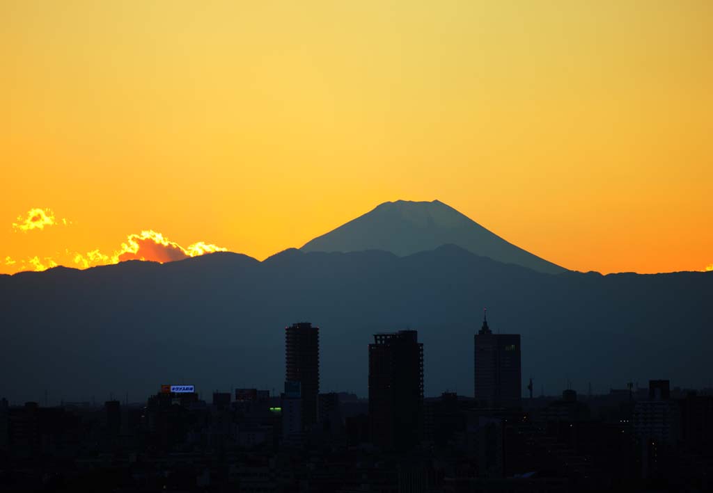 fotografia, materiale, libero il panorama, dipinga, fotografia di scorta,Mt. Fuji del crepuscolo, Mt. Fuji, costruendo, linea leggera, montagna