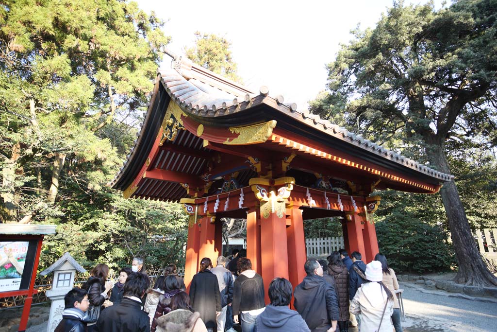 photo,material,free,landscape,picture,stock photo,Creative Commons,Hachiman-gu Shrine small pavilion with water and ladles, The facilities, New Year's visit to a Shinto shrine, I am painted in red, Worship