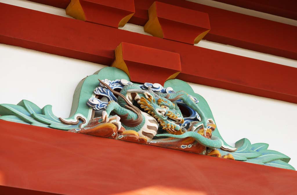 photo,material,free,landscape,picture,stock photo,Creative Commons,Hachiman-gu Shrine dragon, dragon, , I am painted in red, carved wooden panel above paper sliding door