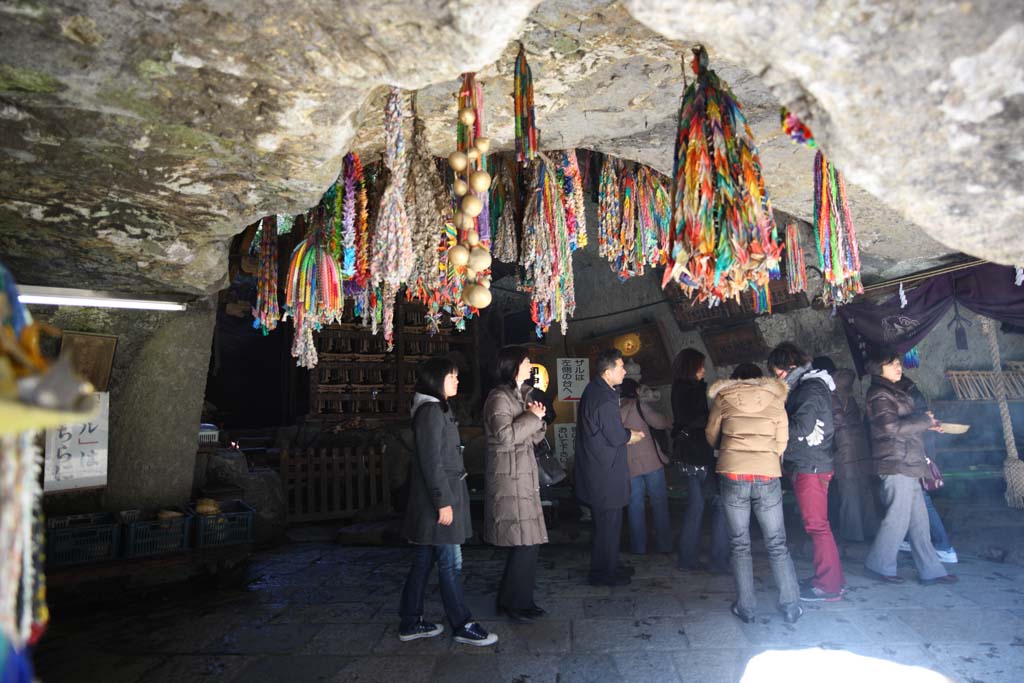 photo, la matire, libre, amnage, dcrivez, photo de la rserve,Le Temple Zeniarai-benten a profond-plac le temple, ficelle de mille grues en papier plies, caverne, Femme de zen-prtre principal, Lucratif