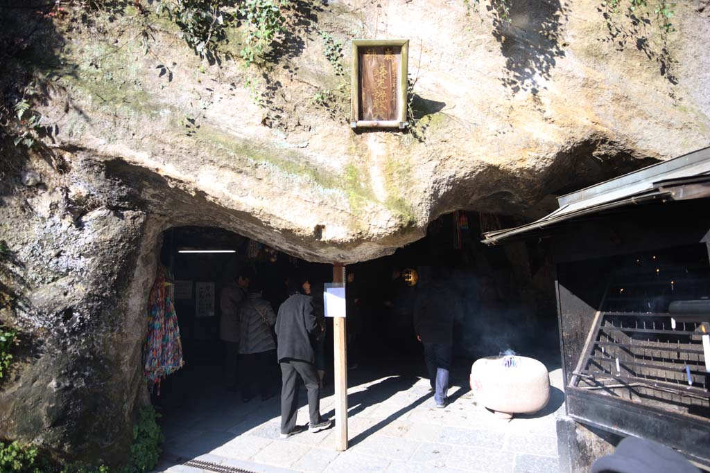 photo,material,free,landscape,picture,stock photo,Creative Commons,Zeniarai-benten Shrine deepest-placed shrine, ladle, cave, Wife of chief zen-priest, Money-making