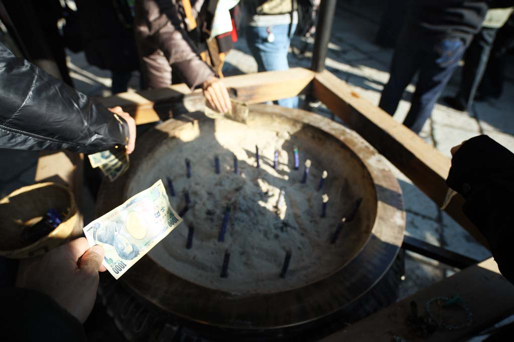 Foto, materiell, befreit, Landschaft, Bild, hat Foto auf Lager,Zeniarai-benten Shrine erzrnt Halter, Ein Weihrauchstock, Asche, Frau des Hauptzen-Priesters, Profitabel