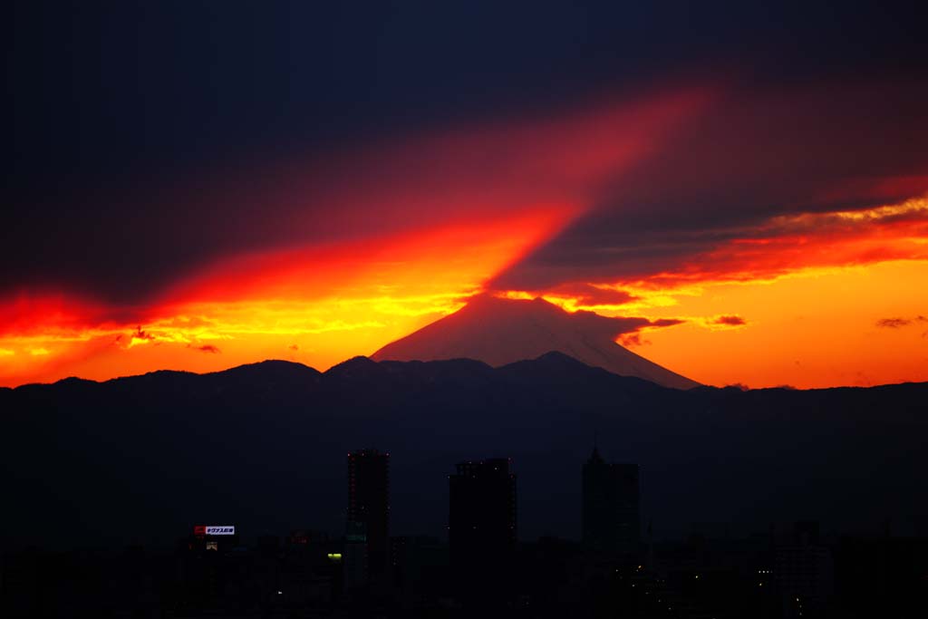 fotografia, materiale, libero il panorama, dipinga, fotografia di scorta,Mt. Fuji del crepuscolo, Mt. Fuji, costruendo, linea leggera, montagna