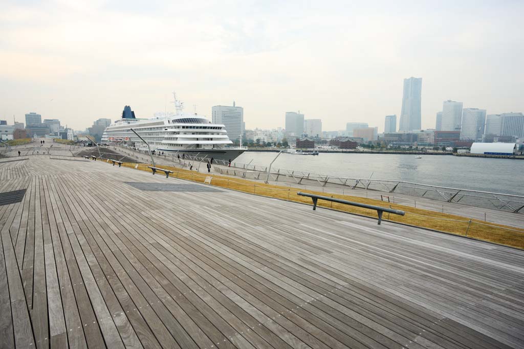 photo,material,free,landscape,picture,stock photo,Creative Commons,Luxurious passenger liner Asuka II, The sea, ship, large pier, Yokohama