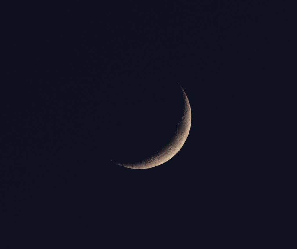 Foto, materiell, befreit, Landschaft, Bild, hat Foto auf Lager,Ein Halbmond, Krater, Die Oberflche des Mondes, Der Mond, Bei Dunkelheit