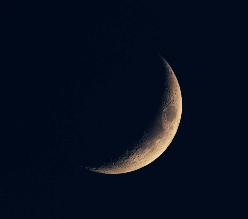 Foto, materiell, befreit, Landschaft, Bild, hat Foto auf Lager,Ein Halbmond, Krater, Die Oberflche des Mondes, Der Mond, Bei Dunkelheit