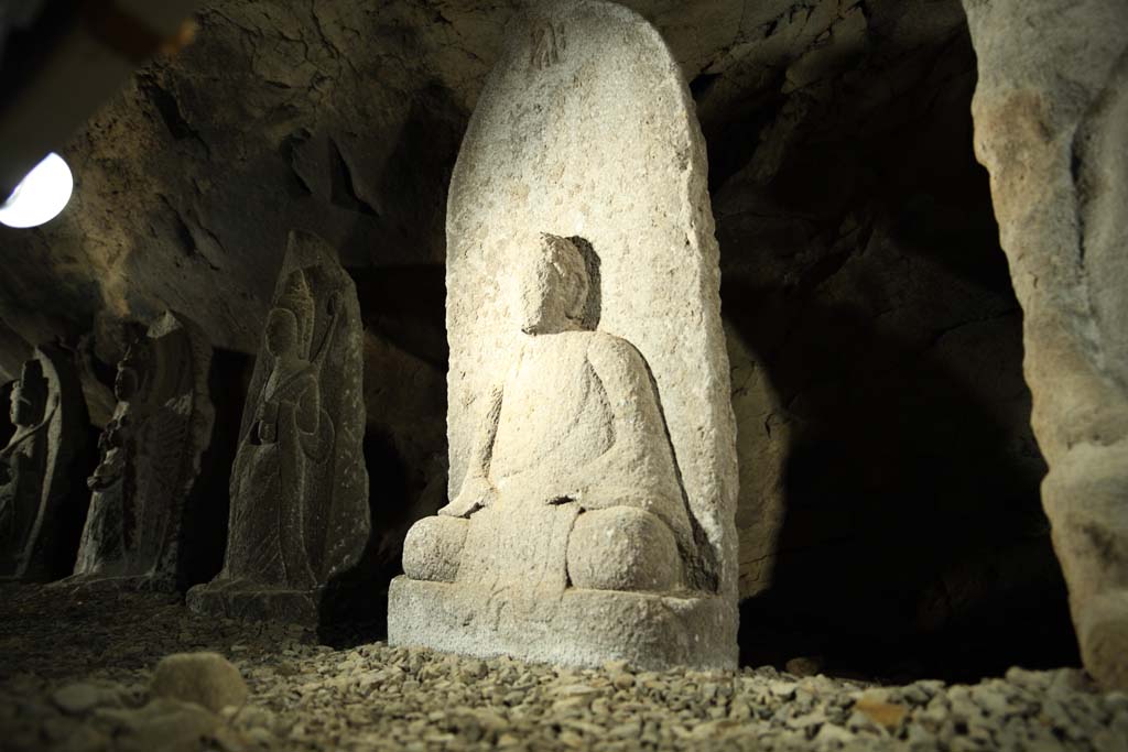 photo,material,free,landscape,picture,stock photo,Creative Commons,The first Enoshima Iwaya, Buddhism, stone statue, Buddhist image, Sanskrit characters