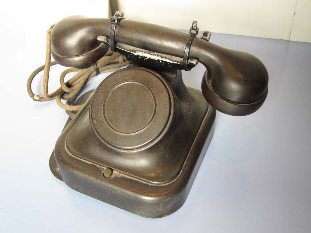 photo,material,free,landscape,picture,stock photo,Creative Commons,Meiji-mura Village Museum telephone, telephone, The Westernization, An old telephone, Cultural heritage