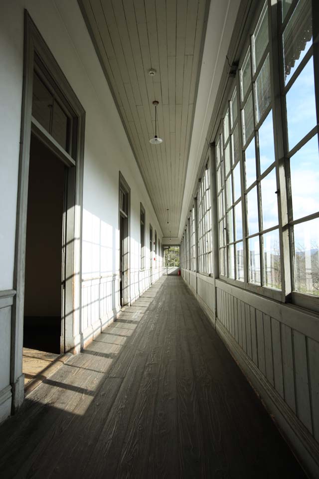 photo,material,free,landscape,picture,stock photo,Creative Commons,Meiji-mura Village Museum Japanese Red Cross Society medical center ward, The Red Cross, lattice window, hospital, Sunlight