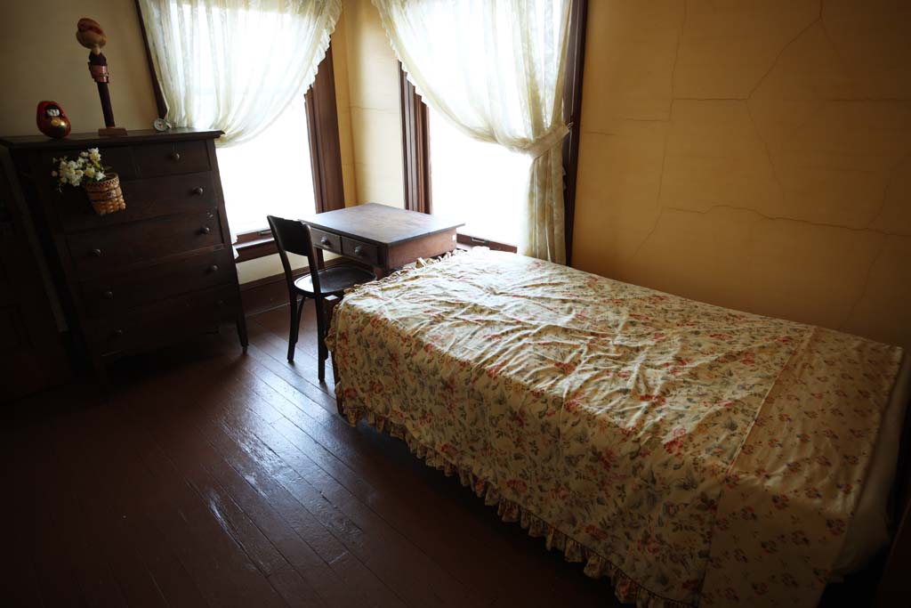 Foto, materieel, vrij, landschap, schilderstuk, bevoorraden foto,Een Evangelical Church pro-op Meiji-mura Village Museum Seattle etmaal, Bed, Zonnelicht, Een Amerikaans huis, Gordijn