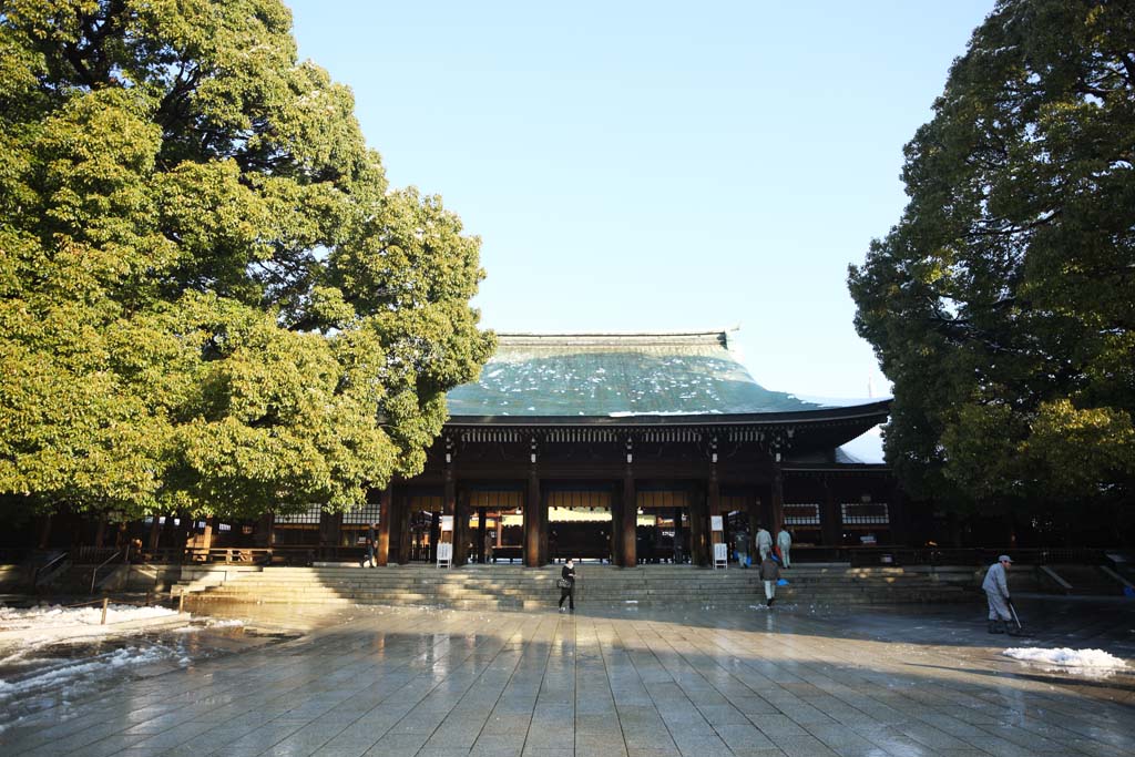 photo,material,free,landscape,picture,stock photo,Creative Commons,Meiji Shrine front shrine, The Emperor, Shinto shrine, torii, Snow
