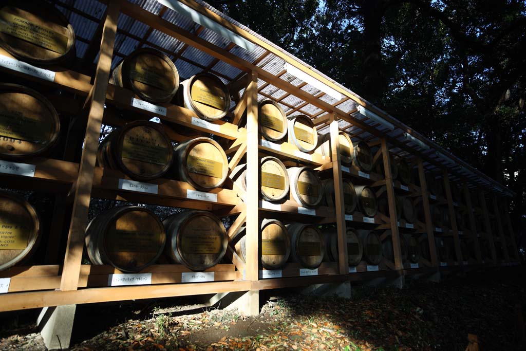 photo,material,free,landscape,picture,stock photo,Creative Commons,Meiji Shrine dedication wine, The Emperor, Shinto shrine, Wine, 