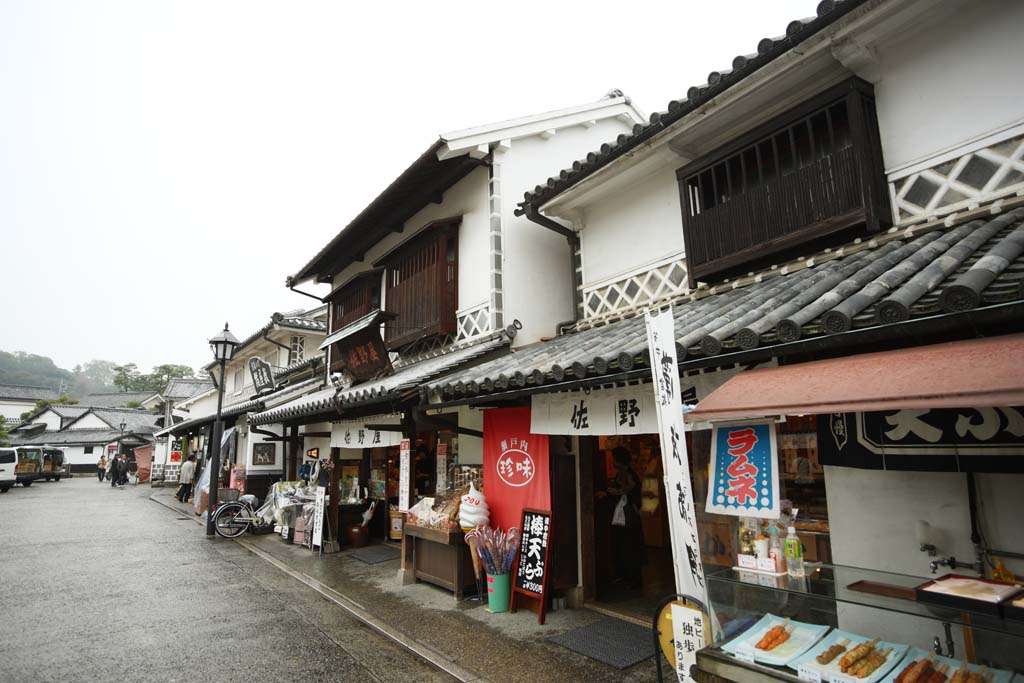 foto,tela,gratis,paisaje,fotografa,idea,Tienda de recuerdo de Kurashiki, Recuerdo, Arquitectura de tradicin, Letrero, Pared cubierta de los azulejos cuadrados y articulado con el yeso levantado