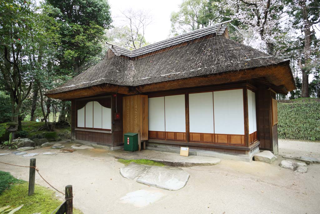 photo,material,free,landscape,picture,stock photo,Creative Commons,Koraku-en Garden Kankitei, straw-thatched roof, shoji, Japanese-style room, Tradition architecture