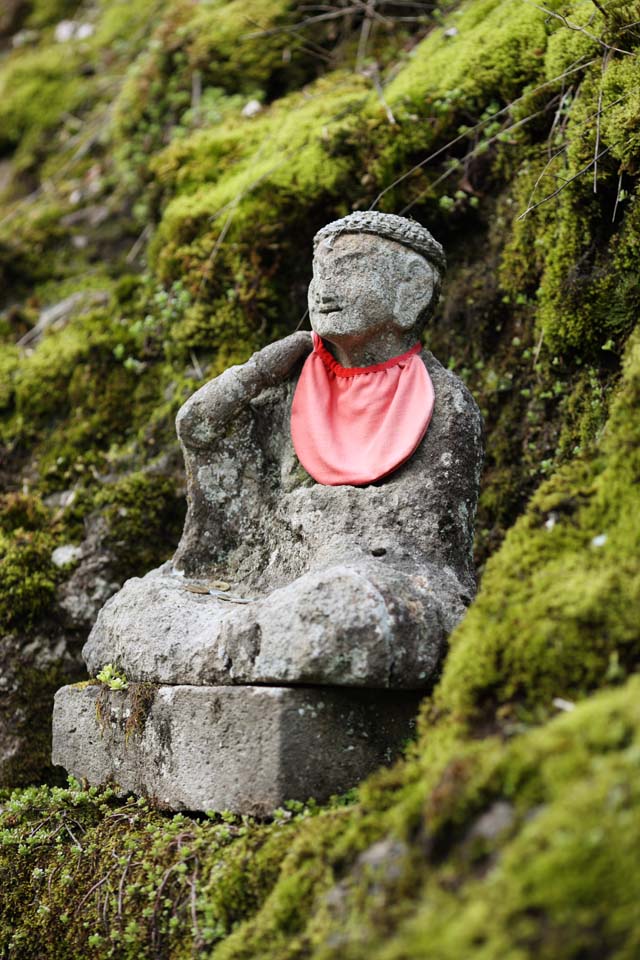 photo,material,free,landscape,picture,stock photo,Creative Commons,500, Ginzan, Iwami Rakan, guardian deity of children, An apron, Rakan image, Prayer